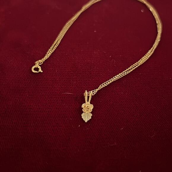 Vintage Black Hills Gold Necklace - Picture 2 of 2